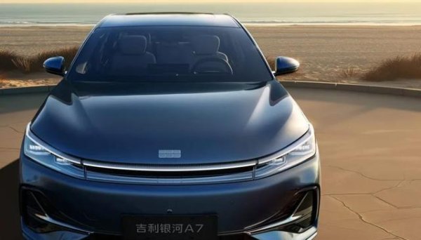 股票配资代理 8万起买中型车，车长4.9米，一箱油能开2000km，还有劳斯莱斯同款前脸！